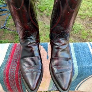 Lucchese woman's 7 B Black Cherry boots